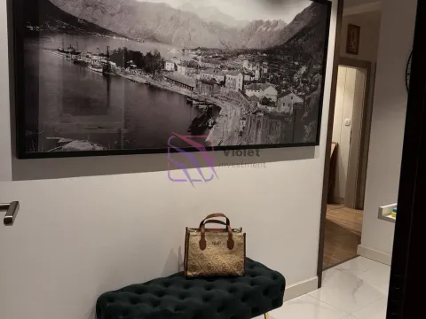 Prodaja, dvosoban stan, 85m², Dobrota, Kotor - image 13