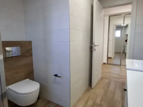 Izdavanje, trosoban stan, 100m², Zagorič, Podgorica - image 3