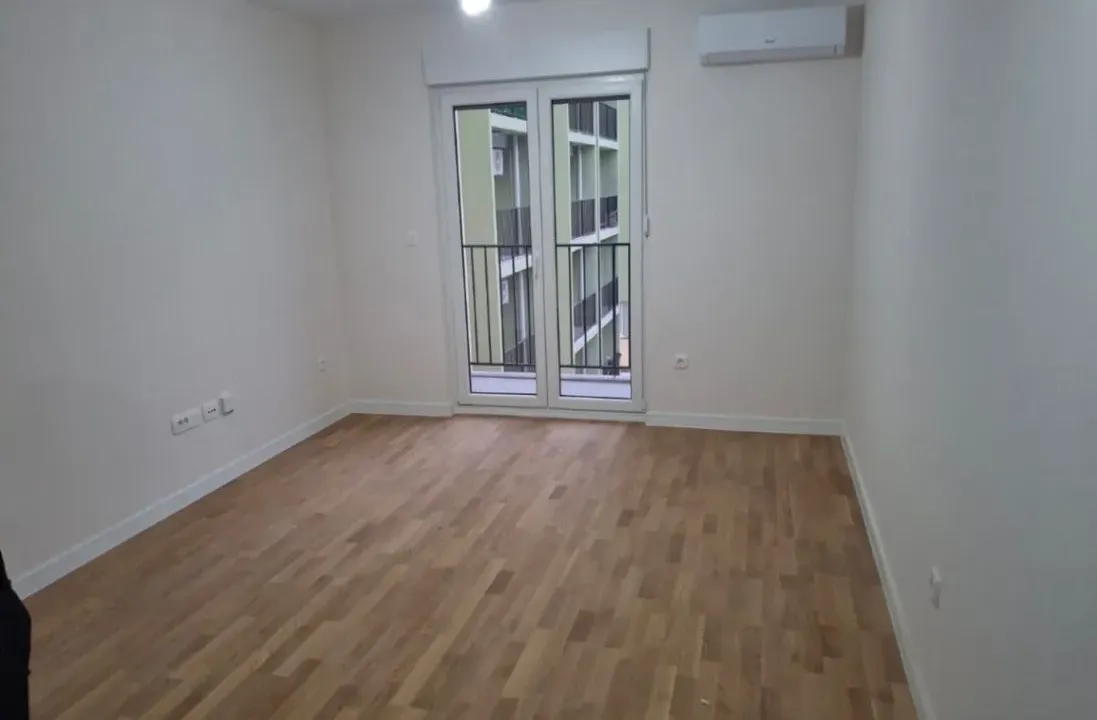 Izdavanje, jednosoban stan, 40m², Pobrežje, Podgorica