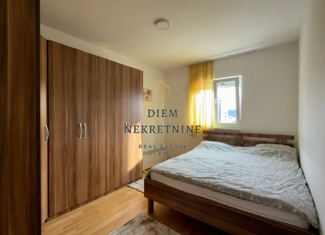 Izdavanje, dvosoban stan, 70m², Centar, Bar