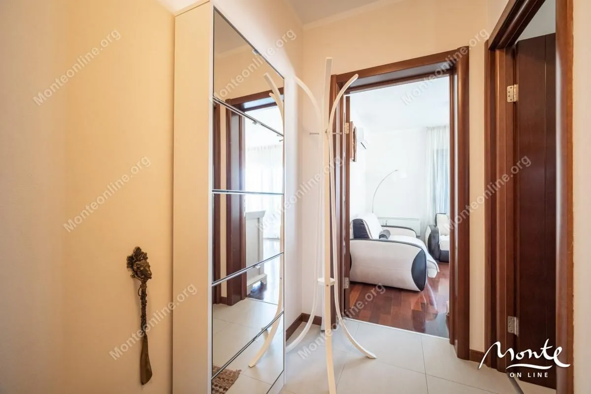 Prodaja, dvosoban stan, 81m², Dobrota, Kotor