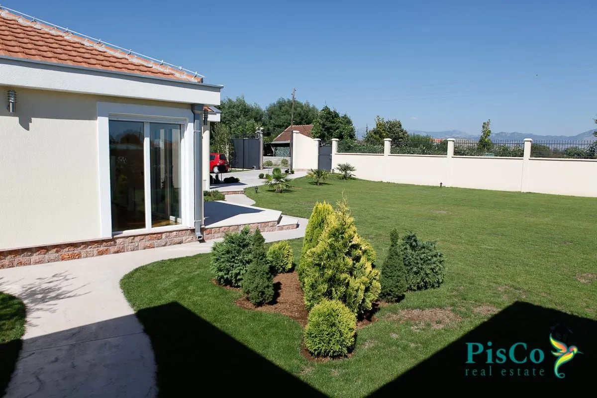 Prodaja, kuća, 254m², Donji Kokoti, Podgorica