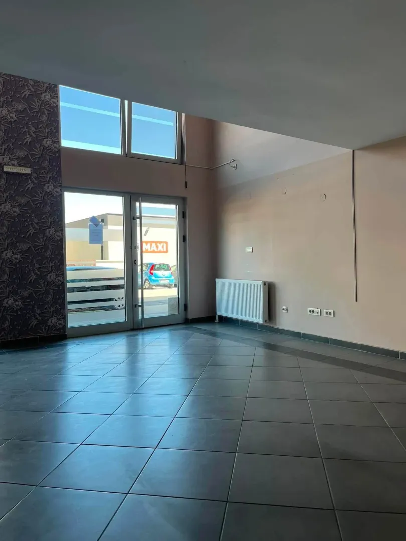 Rent, office space, 118m², Ruma, Srbija