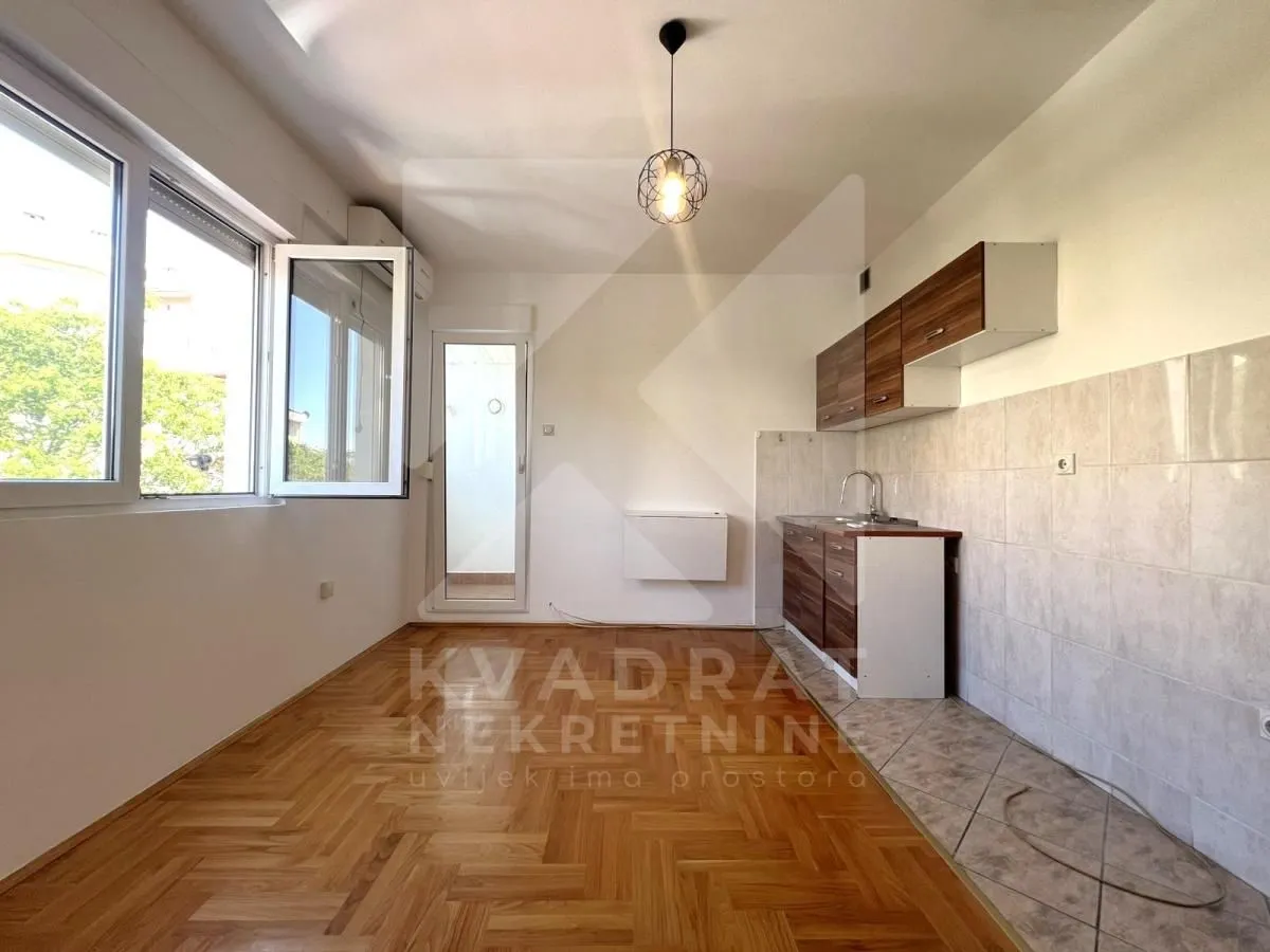 Rent, office space, 25m², Krivi Most, Podgorica