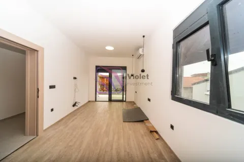 Prodaja, četvorosoban stan, 202m², Tološi, Podgorica - image 9
