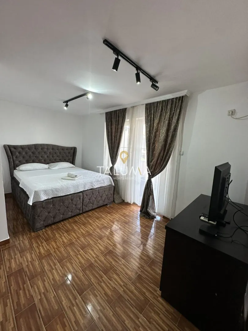 Izdavanje, stan, 200m², Gornja Gorica, Podgorica