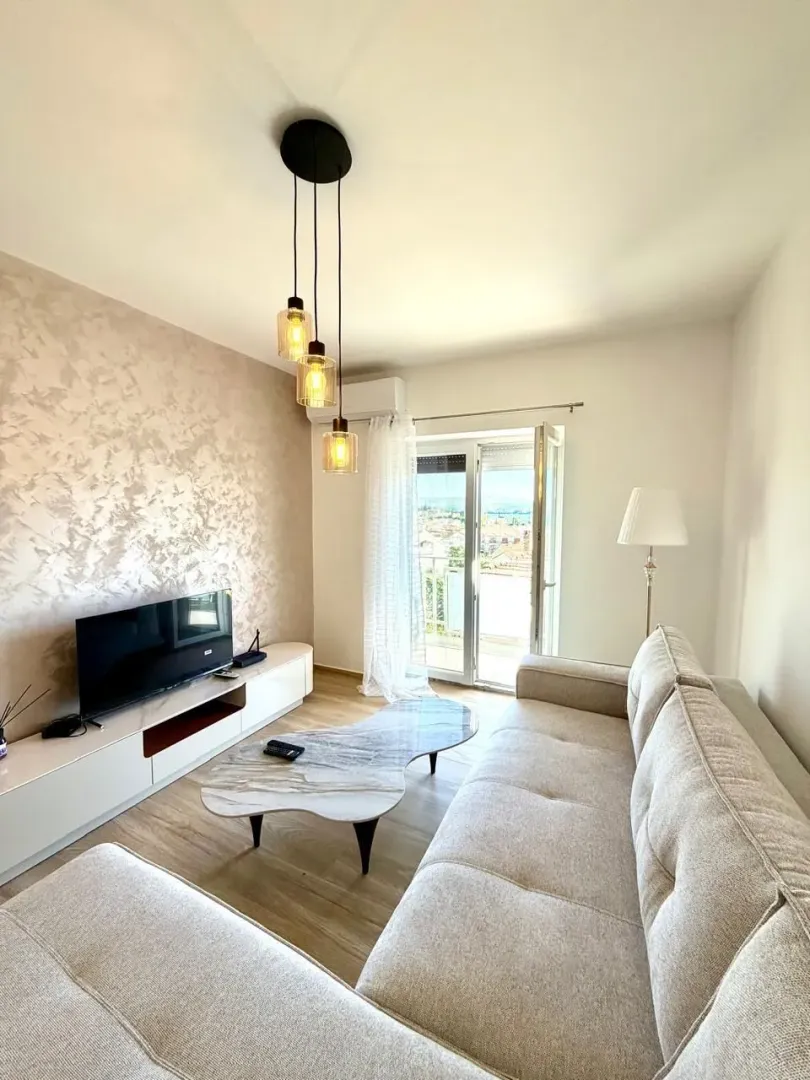 Rent, one bedroom apartment, 55m², Centar, Tivat