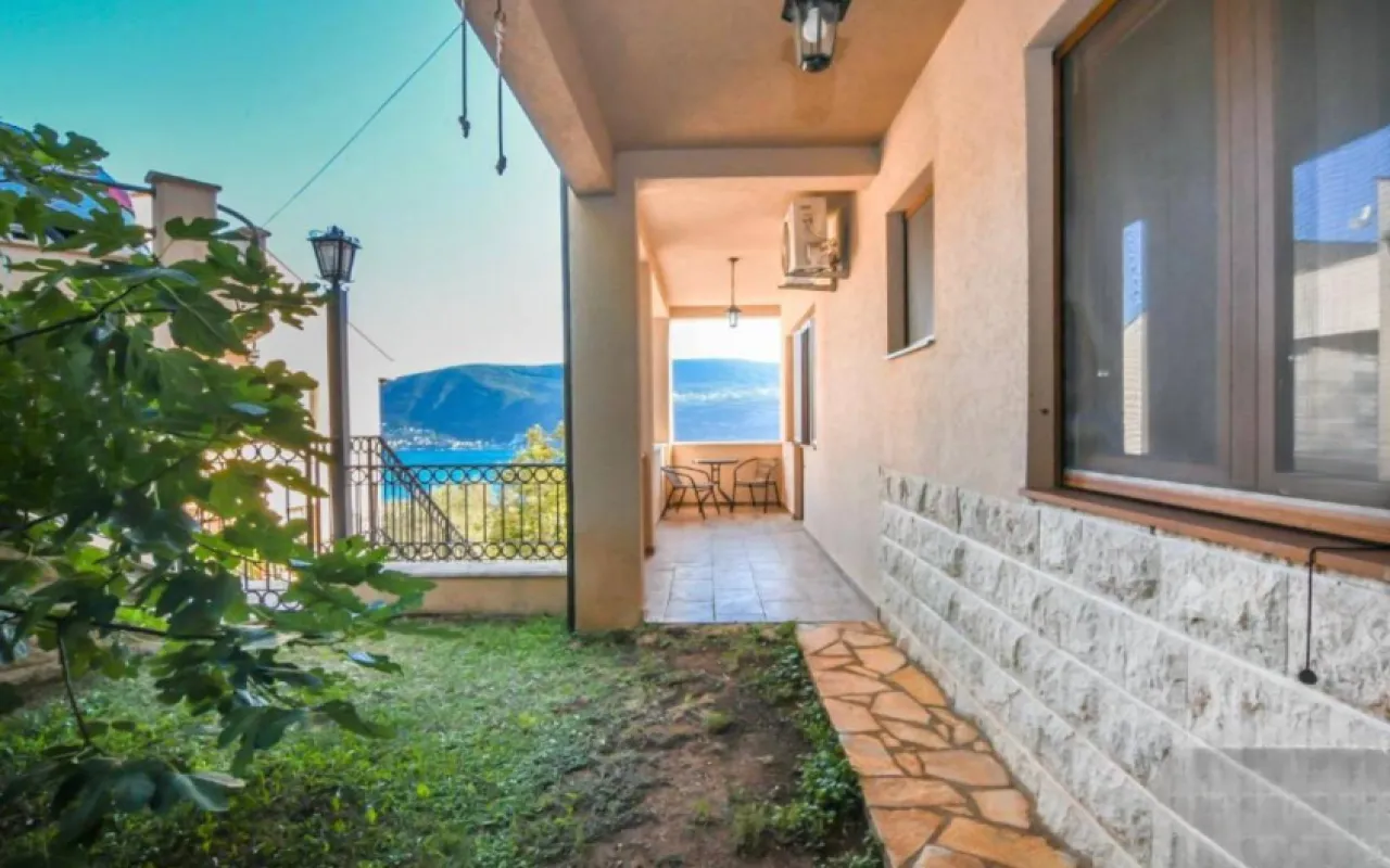 Prodaja, dvosoban stan, 75m², Herceg Novi, Crna Gora