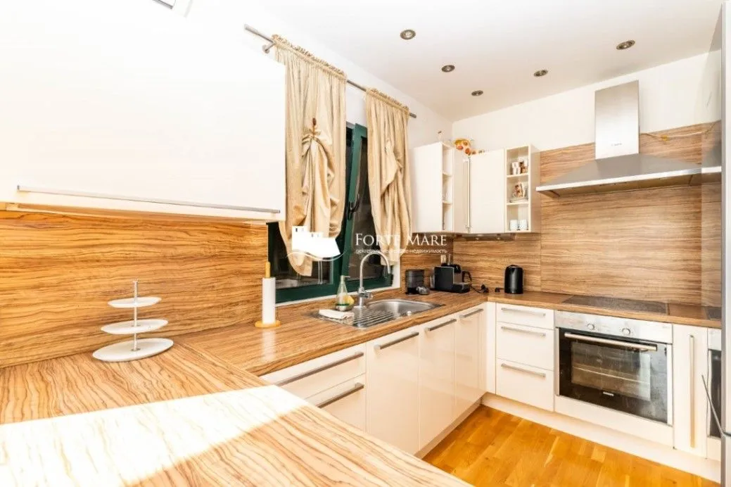 Prodaja, kuća, 201m², Topla, Herceg Novi