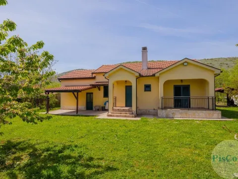 Izdavanje, kuća, 130m², Donji Kokoti, Podgorica - image 1