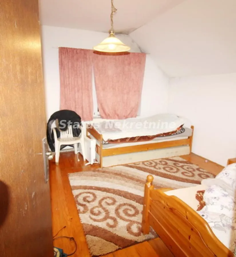 Prodaja, kuća, 429m², Vidovdansko naselje, Novi Sad Sve Podlokacije