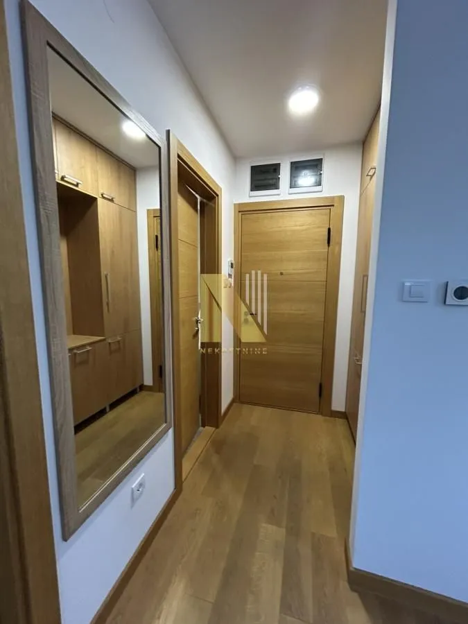 Izdavanje, jednosoban stan, 42m², Bulevar Evrope, Novi Sad Sve Podlokacije