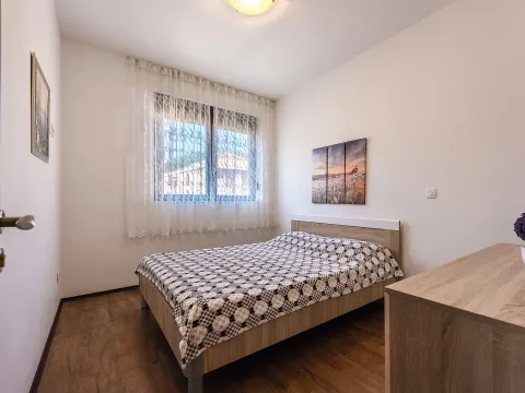 Rent, three bedroom apartment, 60m², Budva, Crna Gora - image 4
