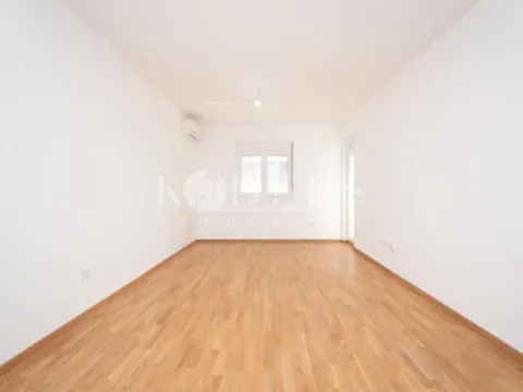 Rent, office space, 46m², Stari Aerodrom, Podgorica - image 1
