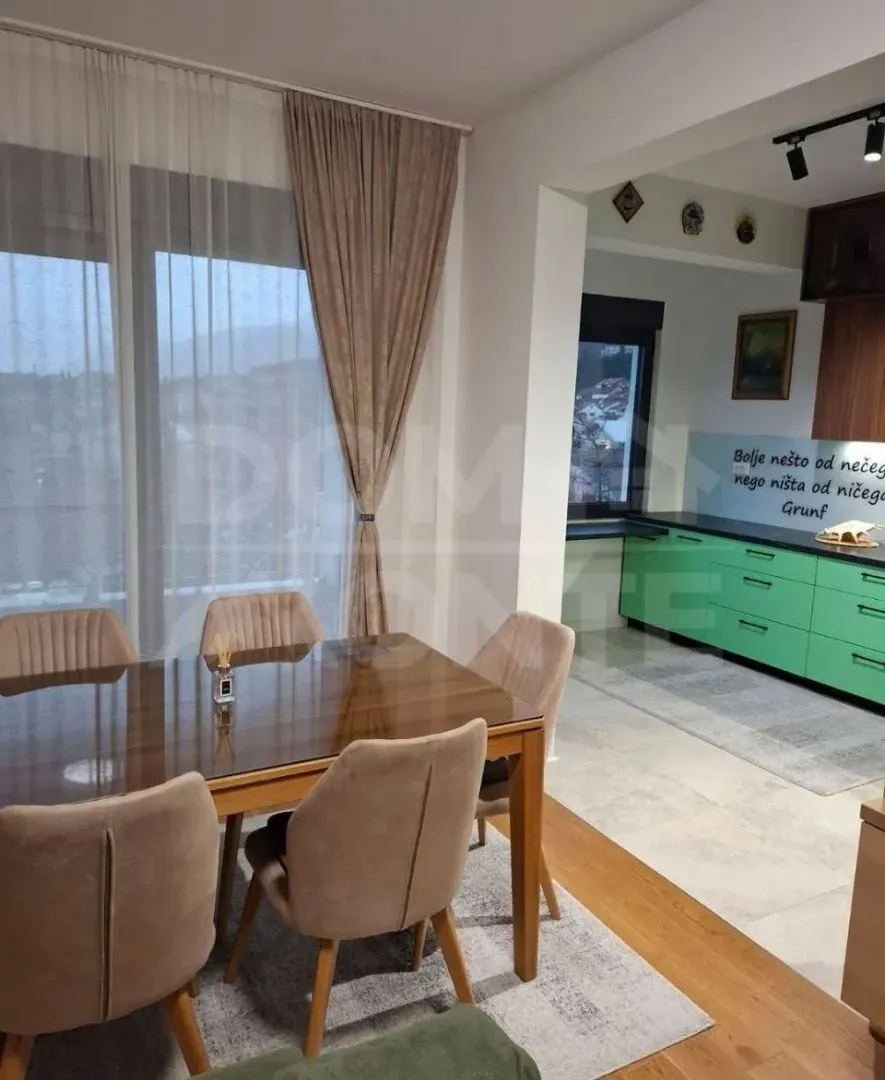 Izdavanje, dvosoban stan, 75m², Tivat, Crna Gora