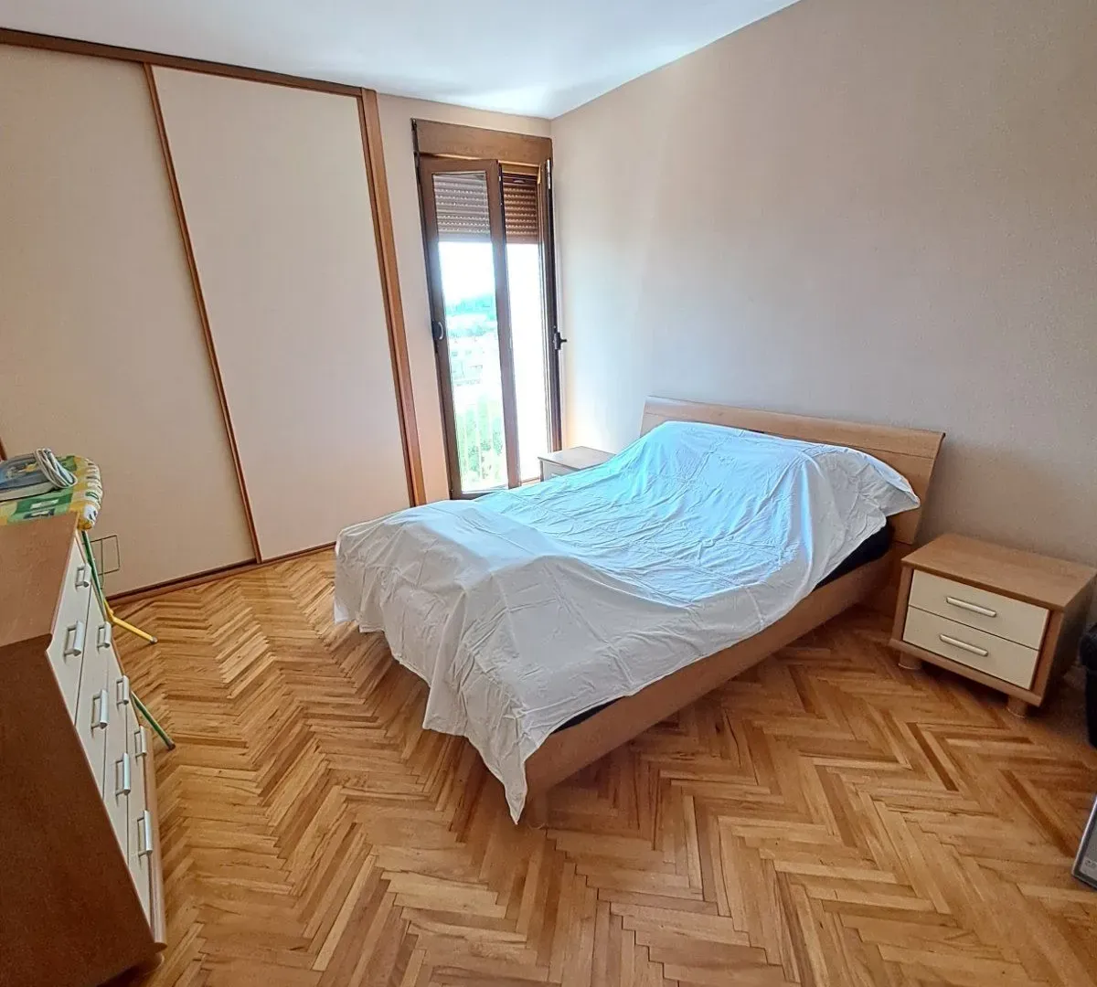 Izdavanje, dvosoban stan, 65m², Pejton, Podgorica