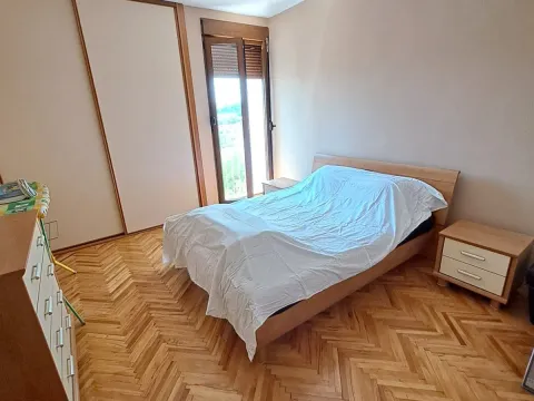 Izdavanje, dvosoban stan, 65m², Pejton, Podgorica - image 4