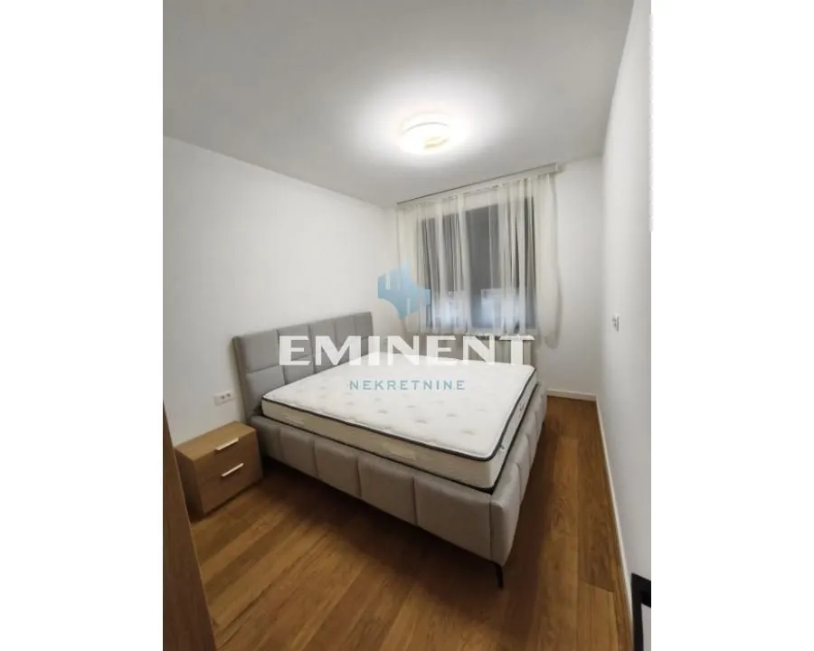Izdavanje, trosoban stan, 65m², Čubura, Beograd