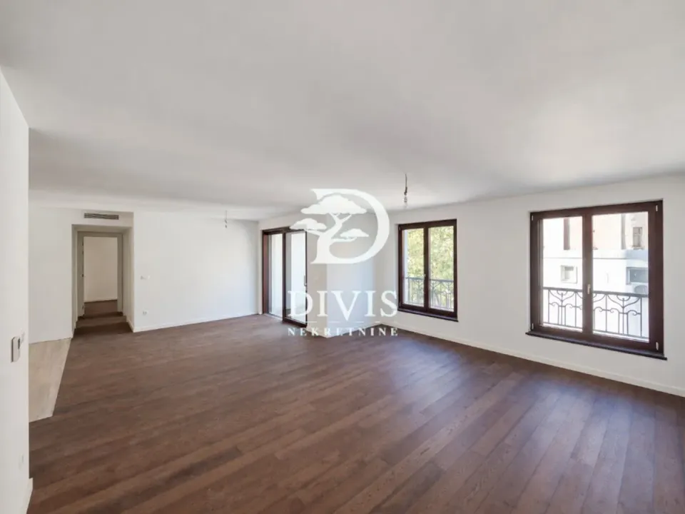 Prodaja, trosoban stan, 130m², Vračar Sve Podlokacije, Beograd