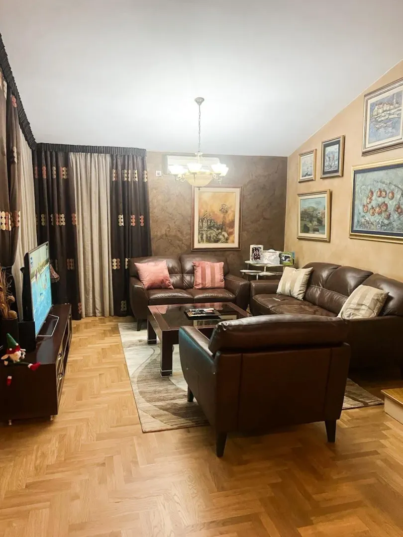 Izdavanje, trosoban stan, 130m², Preko Morače, Podgorica