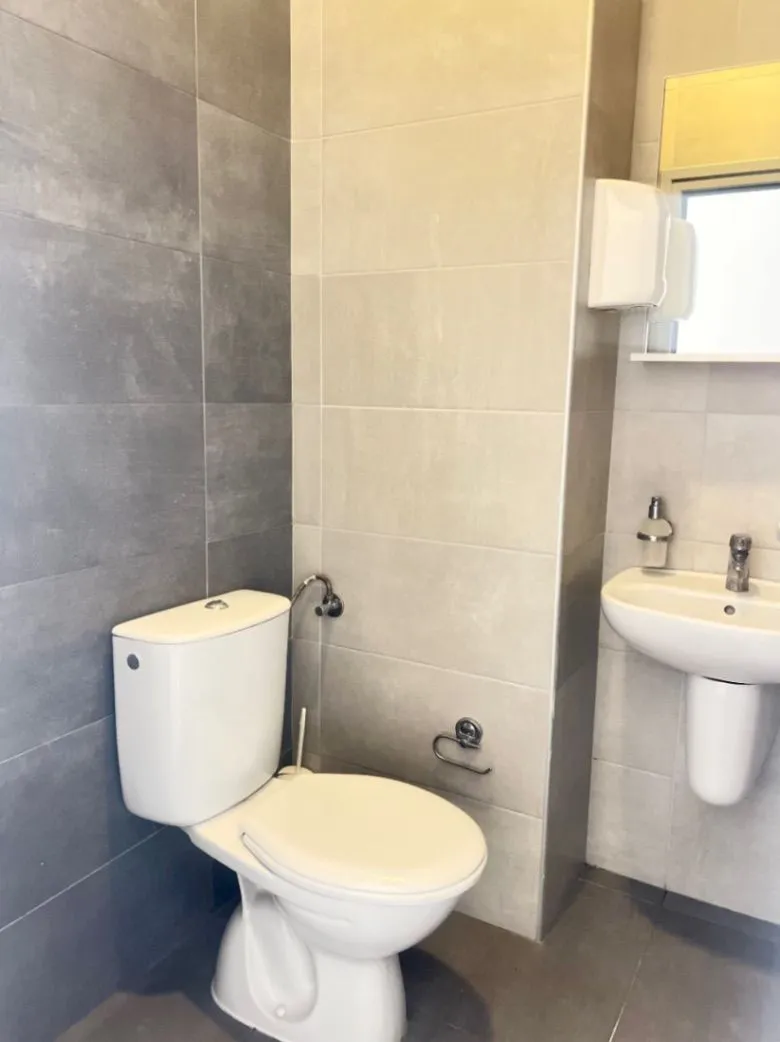 Izdavanje, poslovni prostor, 100m², Tološka šuma, Podgorica