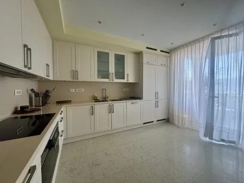 Izdavanje, četvorosoban stan, 228m², Porto Montenegro, Tivat - image 10