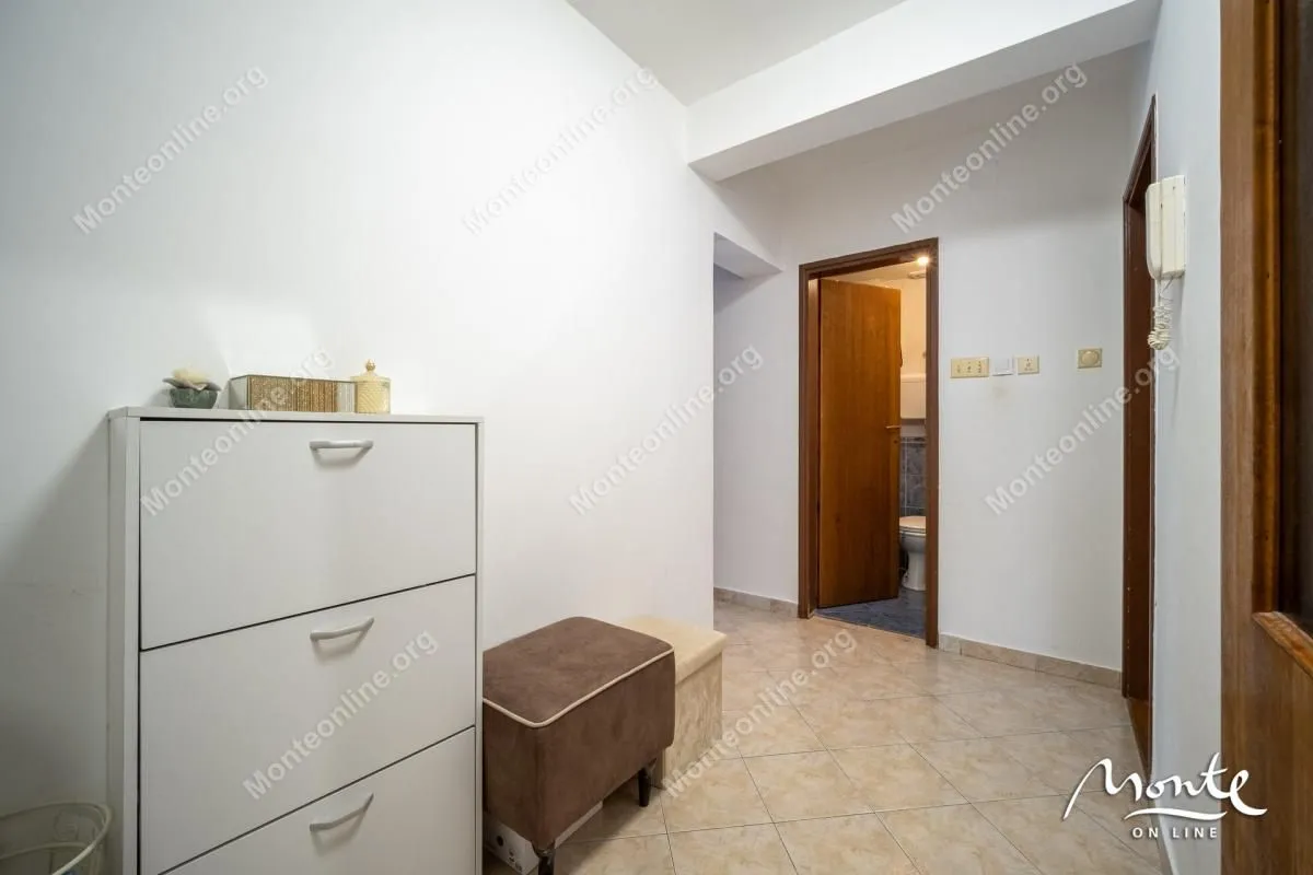 Sale, three bedroom apartment, 88m², Dobrota, Kotor