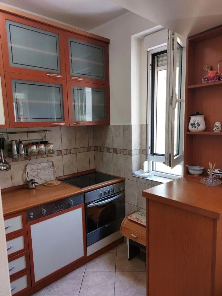 Izdavanje, dvosoban stan, 65m², Centar, Podgorica