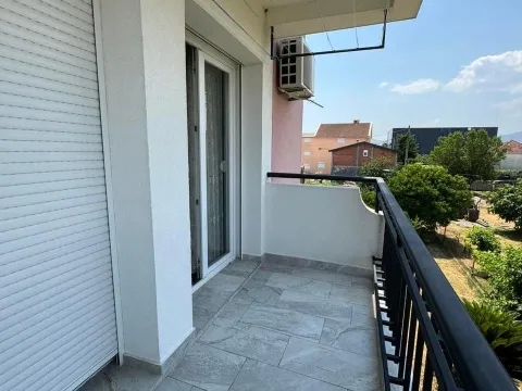 Rent, two bedroom apartment, 75m², Gornja Gorica, Podgorica - image 9