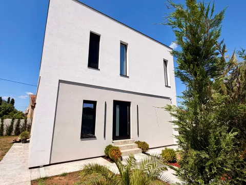 Prodaja, kuća, 225m², Gornja Gorica, Podgorica - image 3