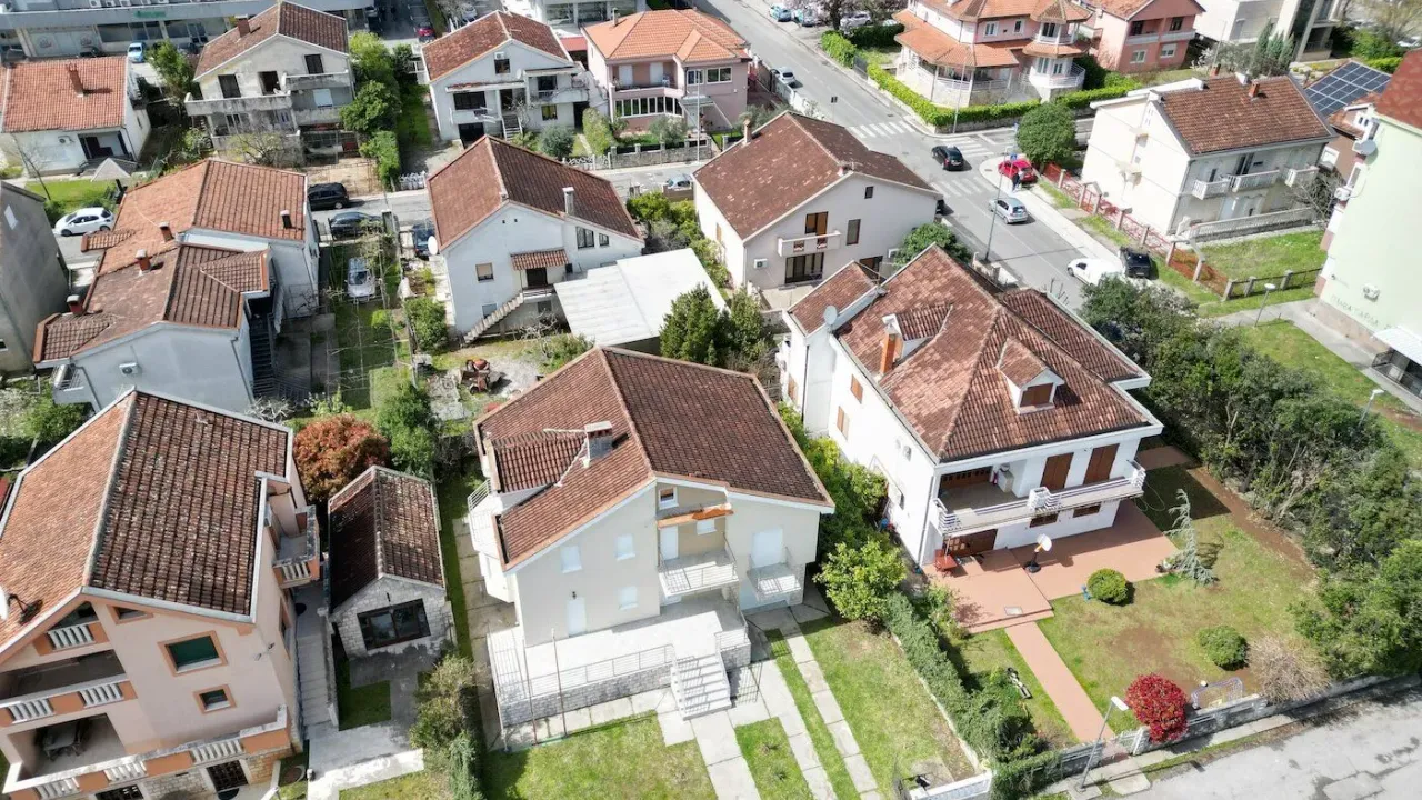 Rent, office space, 337m², Stari Aerodrom, Podgorica