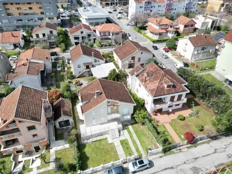 Rent, office space, 337m², Stari Aerodrom, Podgorica - image 1