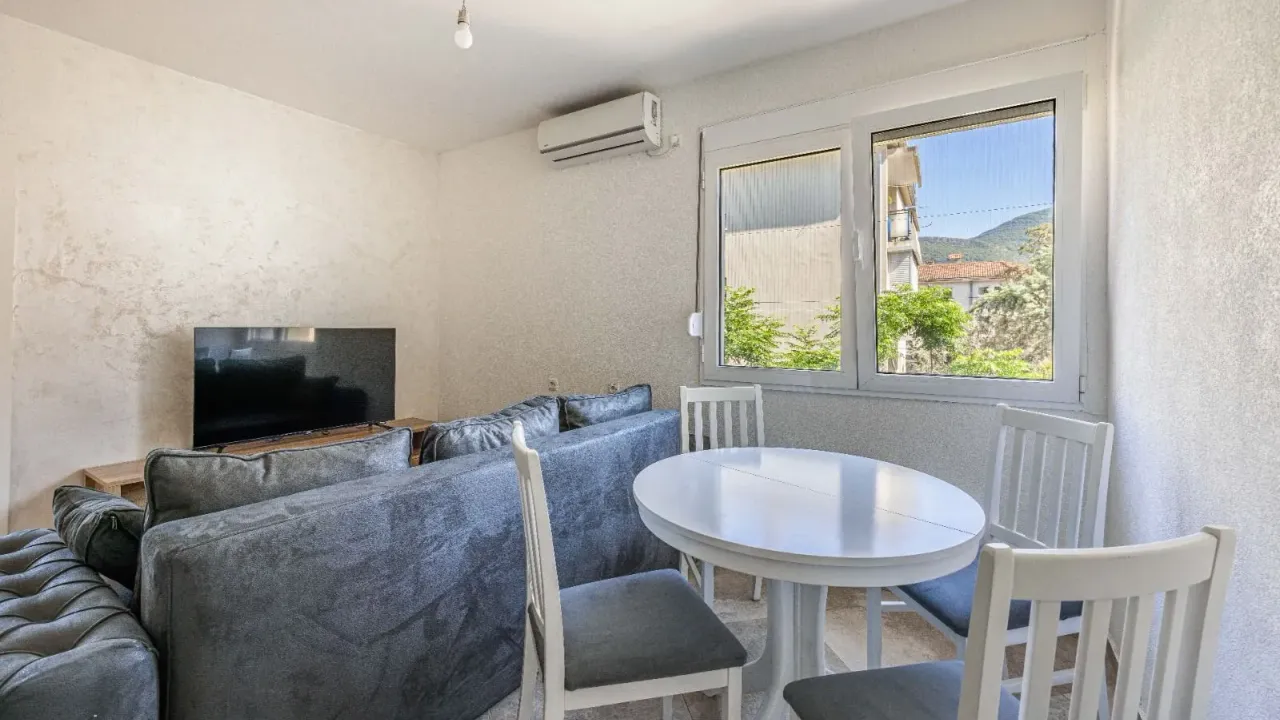Prodaja, dvosoban stan, 52m², Centar, Tivat