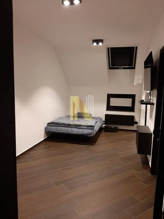 Prodaja, četvorosoban stan, 176m², Centar, Novi Sad