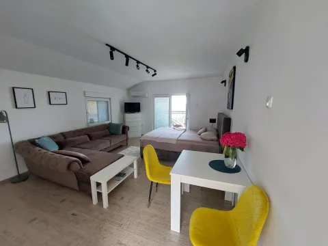 Rent, studio apartment, 35m², Podi, Herceg Novi - image 10