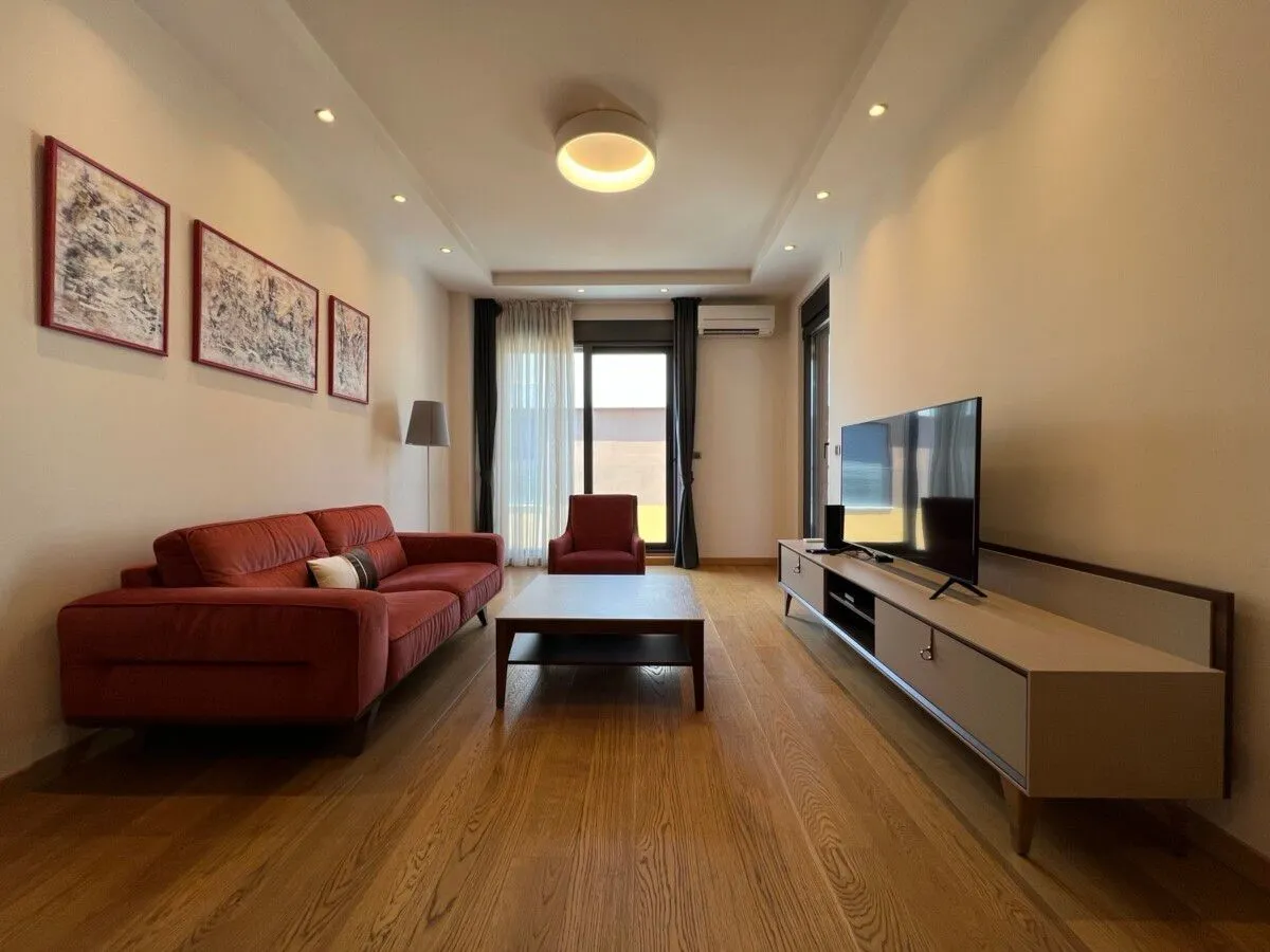 Izdavanje, dvosoban stan, 75m², Kruševac, Podgorica