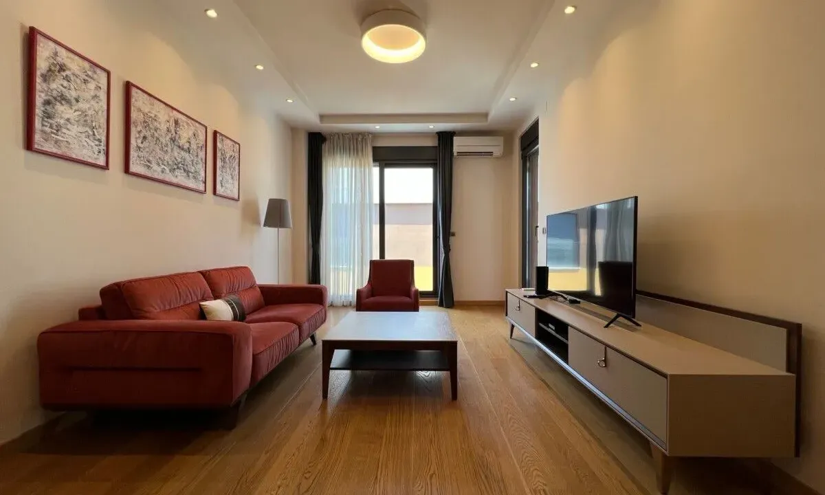 Izdavanje, dvosoban stan, 75m², Kruševac, Podgorica