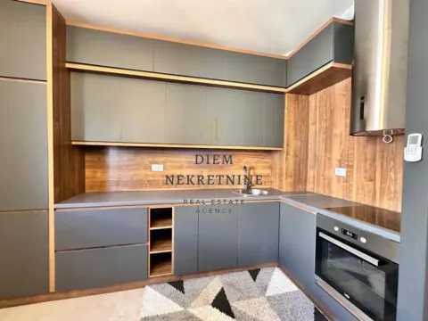 Izdavanje, dvosoban stan, 950m², New City, Podgorica - image 10