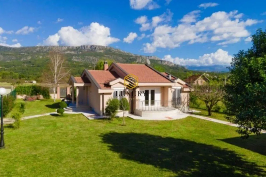 Izdavanje, kuća, 150m², Rogami, Podgorica