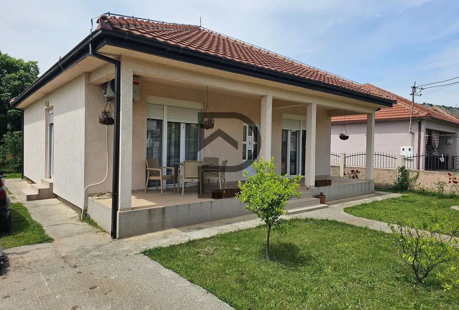 Izdavanje, kuća, 120m², Tološi, Podgorica