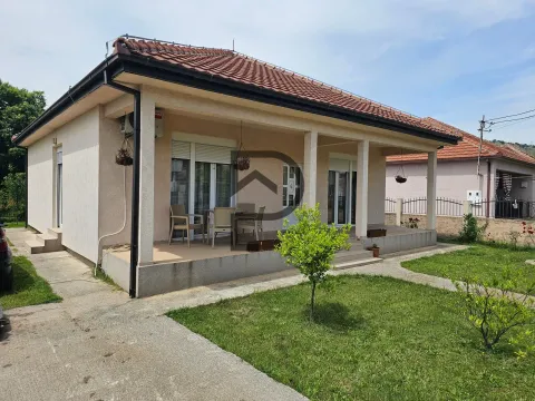 Izdavanje, kuća, 120m², Tološi, Podgorica