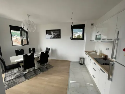 Izdavanje, dvosoban stan, 68m², Bečići, Budva - image 10