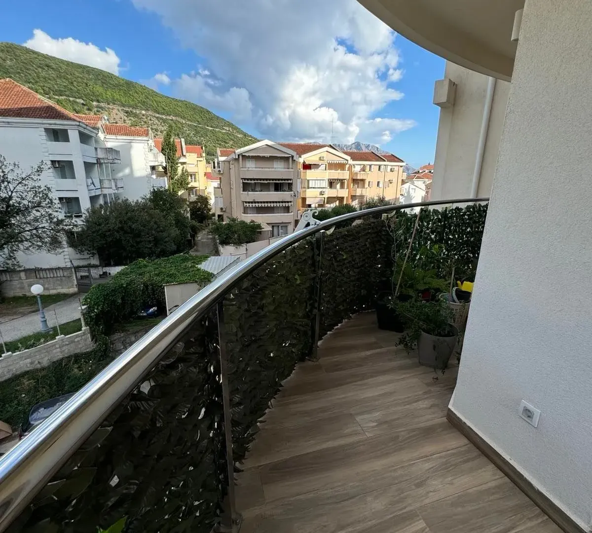 Izdavanje, jednosoban stan, 63m², Slovenska Plaža, Budva