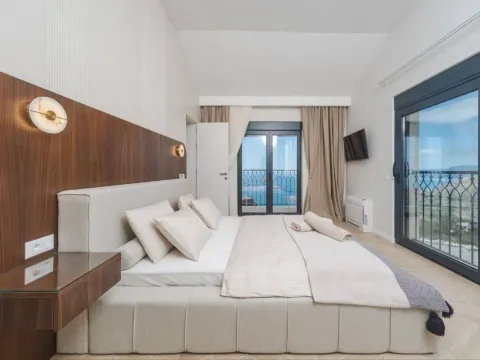 Rent, house, 180m², Blizikuće, Budva - image 1