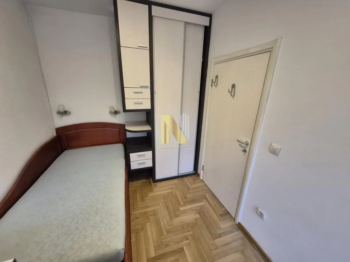 Izdavanje, četvorosoban stan, 89m², Socijalno, Novi Sad Sve Podlokacije