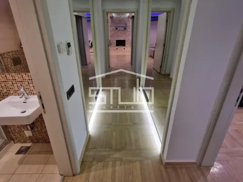 Rent, four bedroom apartment, 148m², Savski Venac, Beograd - image 8