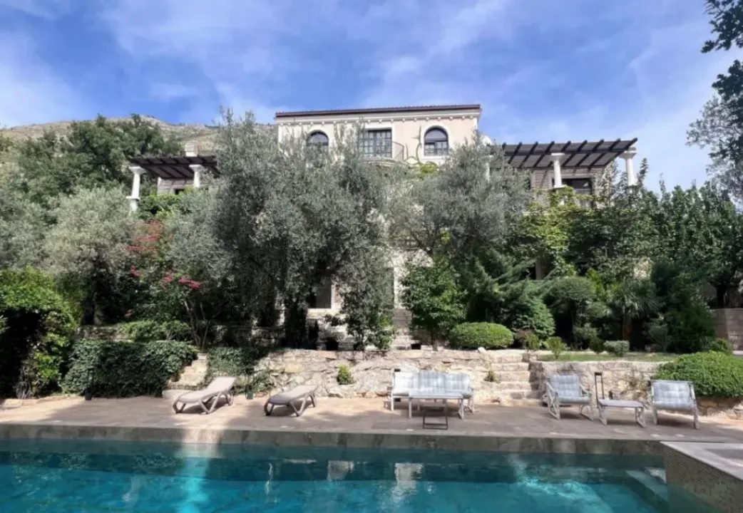 Sale, house, 550m², Reževići, Budva