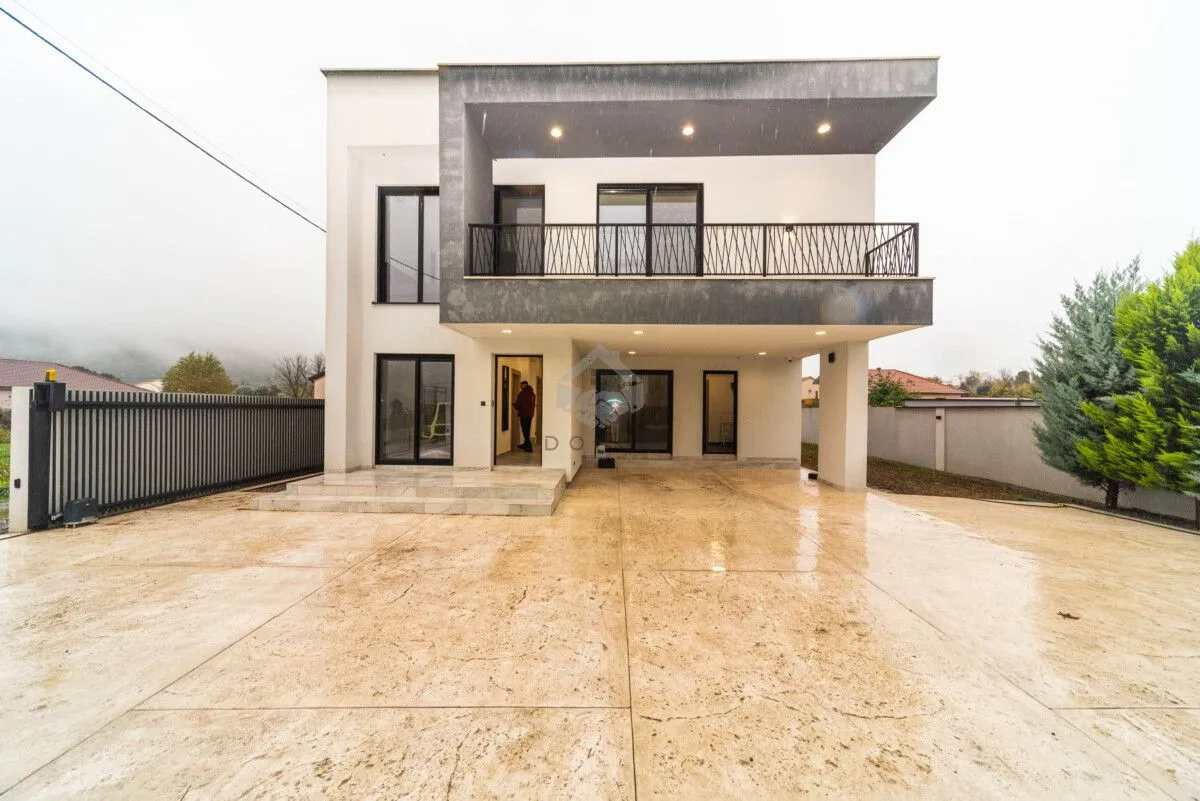 Izdavanje, kuća, 190m², Tološi, Podgorica