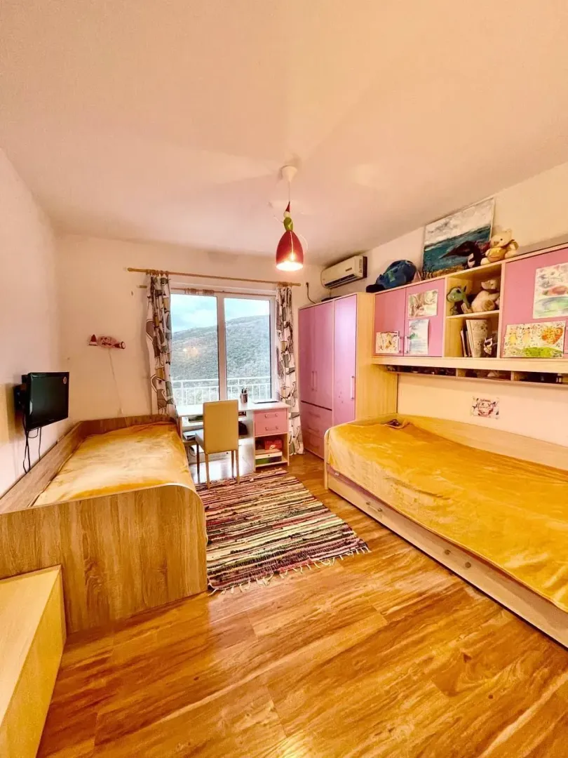 Rent, three bedroom apartment, 135m², Bečići, Budva