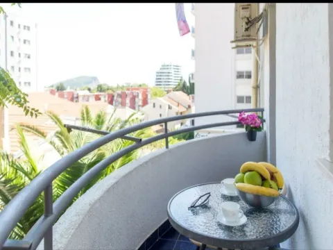 Rent, studio apartment, 35m², Budva, Crna Gora - image 2